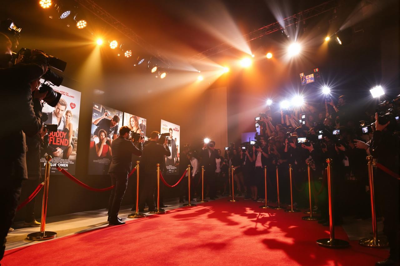 好看影视资讯 - 《深海奇航》票房突破20亿，导演透露续集计划